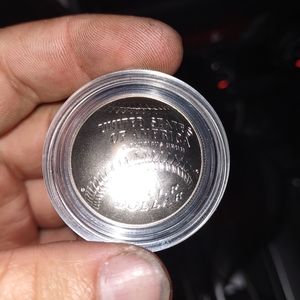 2014 Curved baseball hall of fame collector's uncirculated coin